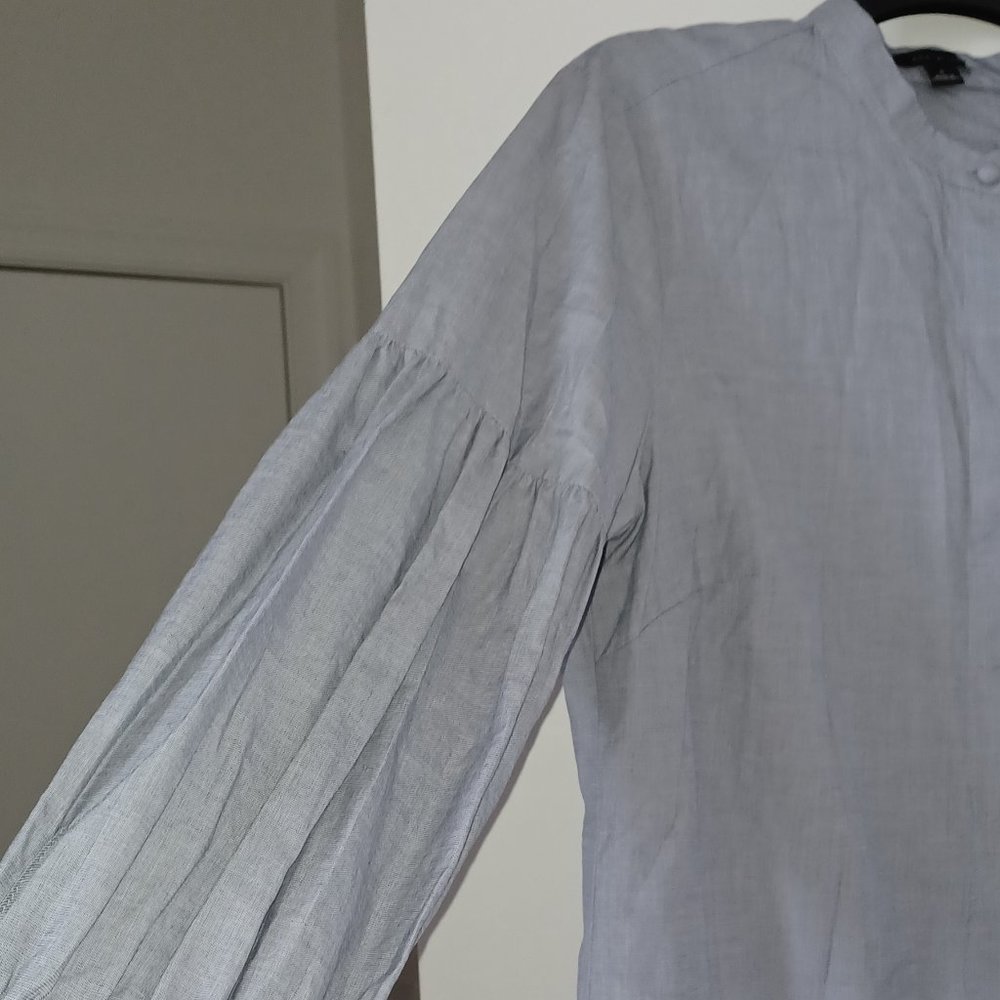 Ann Taylor Long-Sleeved Chambray Button Down w/Balloon Sleeve Detail Sz M